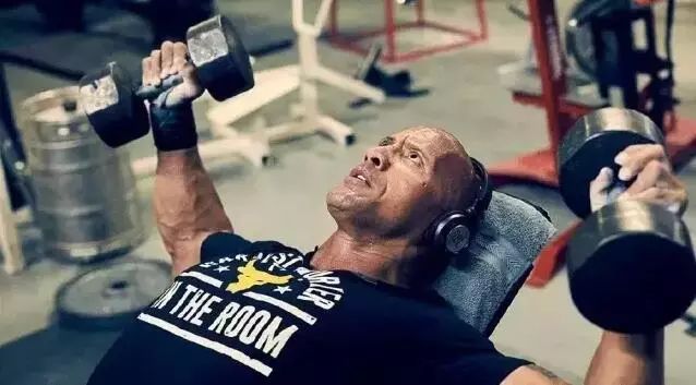 健身哑铃的正规锻炼方法,健身哑铃的使用技巧和训练效果