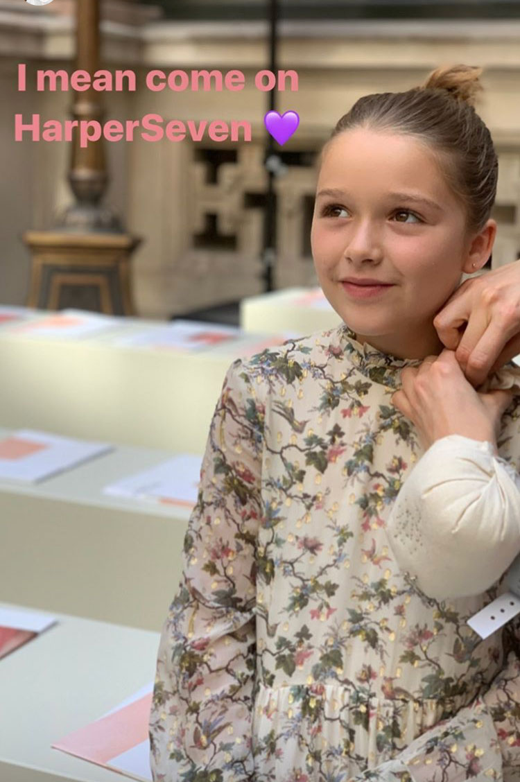 贝嫂单手抱小七的图片,贝嫂带小七走秀