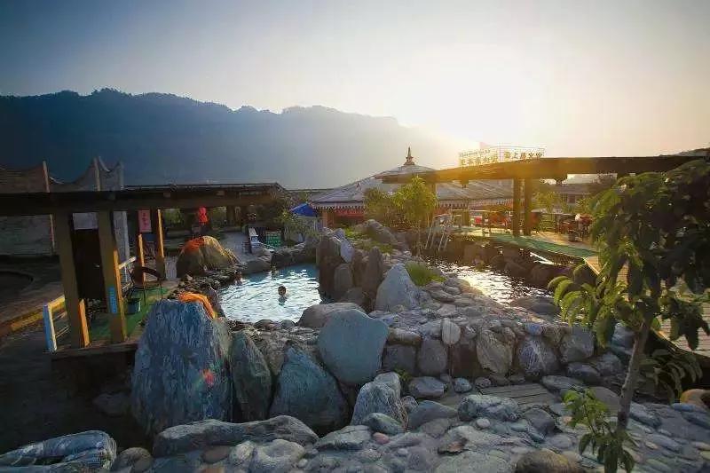 云南旅游泡温泉在哪里最好,去云南哪里泡温泉最好
