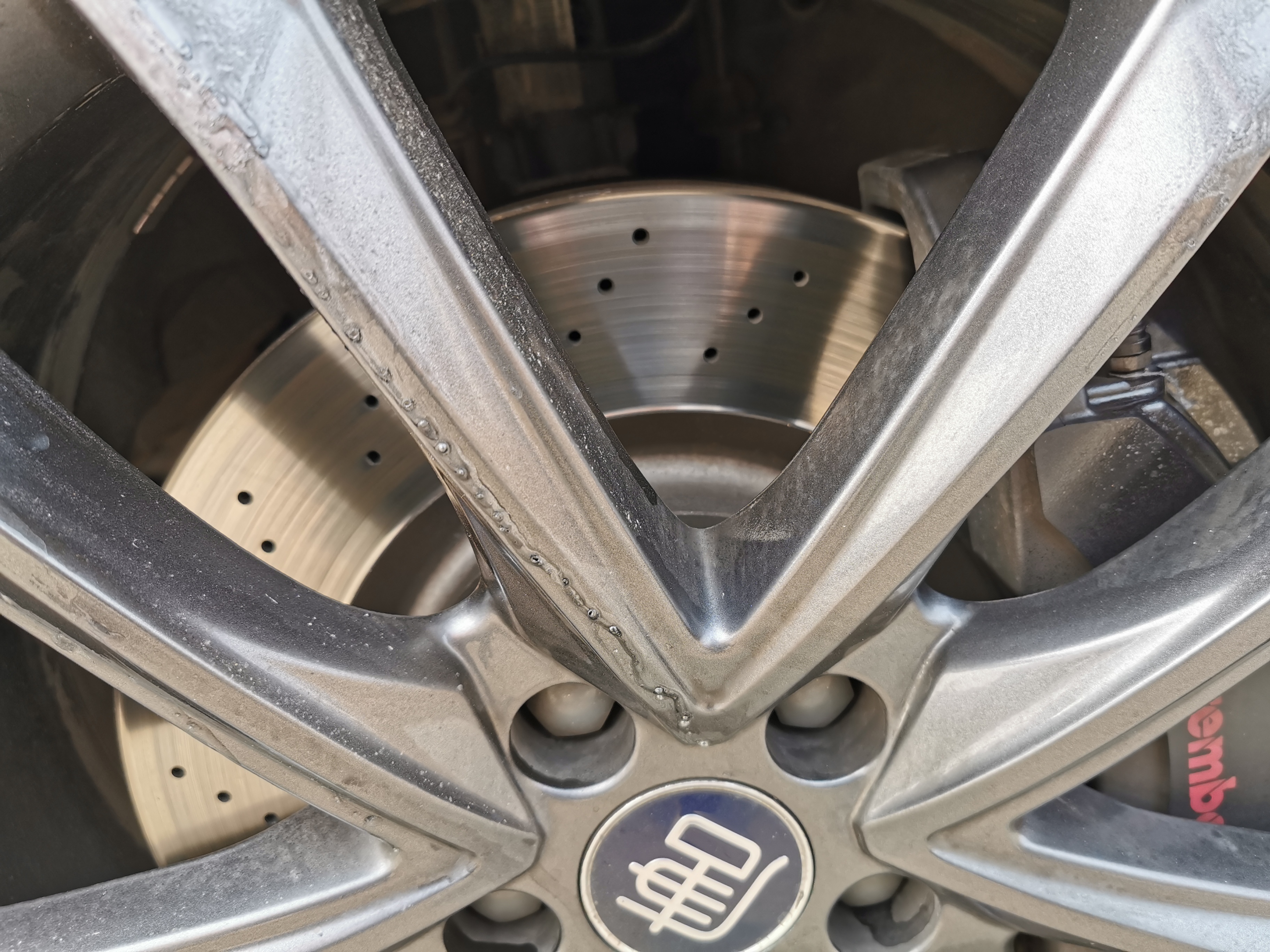 全新一代唐2万公里刹车片磨完了,比亚迪唐刹车盘多久更换一次