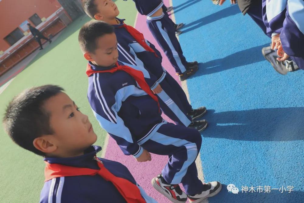 神木第一小学拔河比赛,小学体育优质课简报