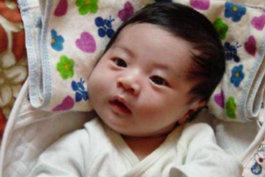 丑娃出生被嫌弃,刚出生的婴儿好丑妈妈嫌弃