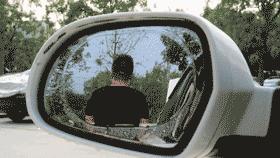 下雨天怎么能让后视镜不模糊,车子后视镜下雨天模糊