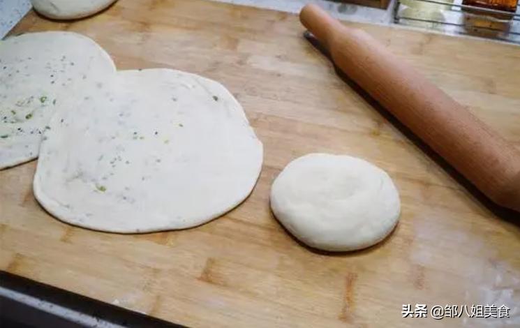 家常烙饼步骤外酥柔软,烙饼怎么做才酥软可口