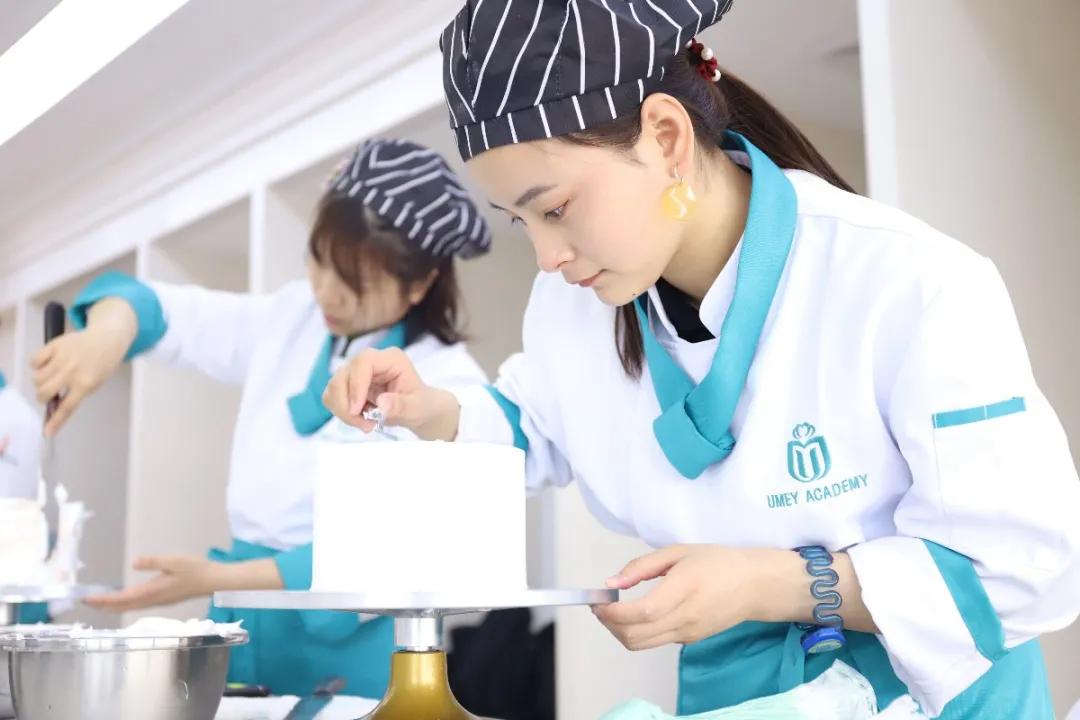 「优美新生」从*疆新**到上海，跨越4000公里的西点逐梦路