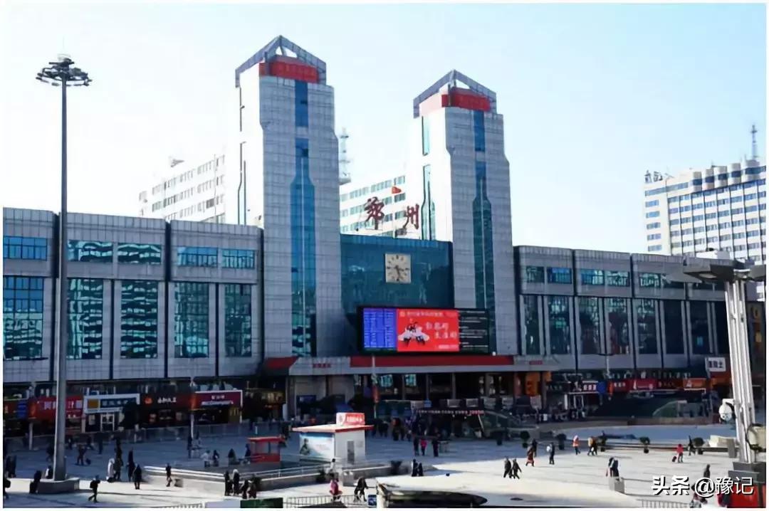 郑州十年的变化,郑州78岁老人为变年轻花30万