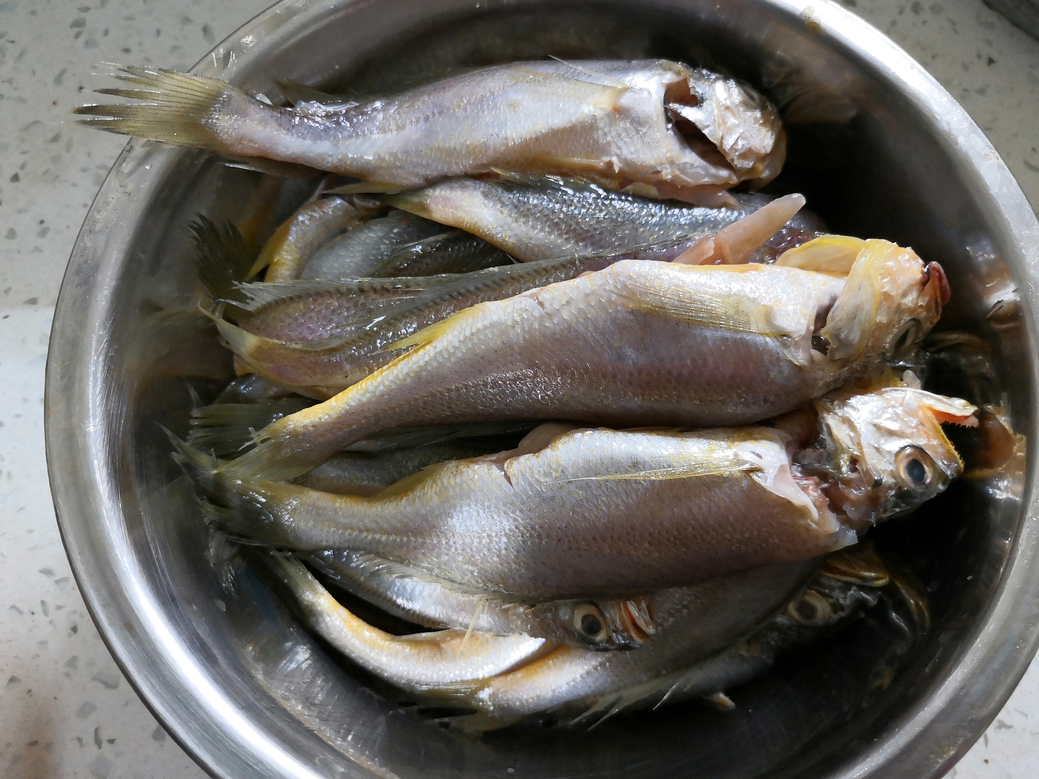 好吃的罐头鱼做法,怎样做鱼罐头才好吃放的时间又长