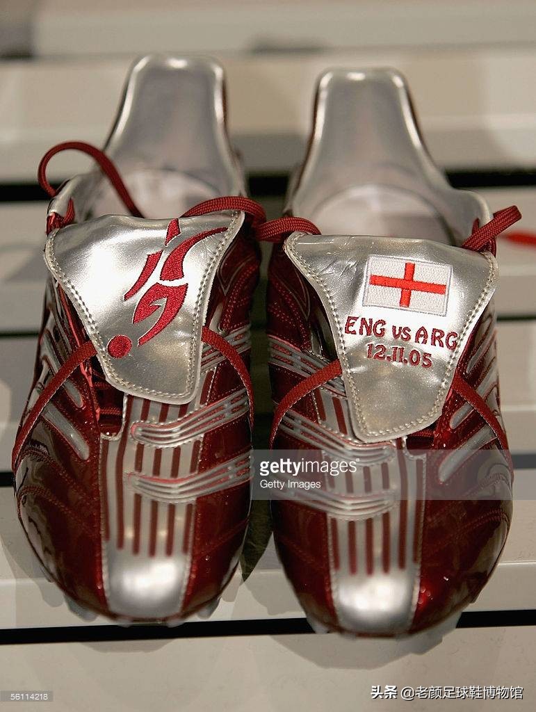 小贝当年多风光，三个儿子都穿德产定制鞋，球鞋广告动用百兽之王