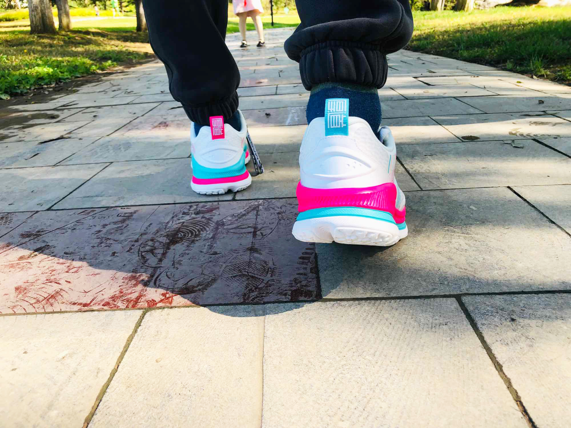 最适合中国人的跑鞋？亲测必迈老爹慢跑鞋，脚感完全不输大牌