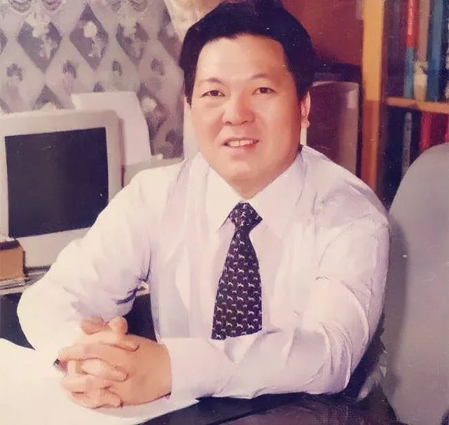 花5000万娶女明星，他为何从山西首富沦为通缉犯？