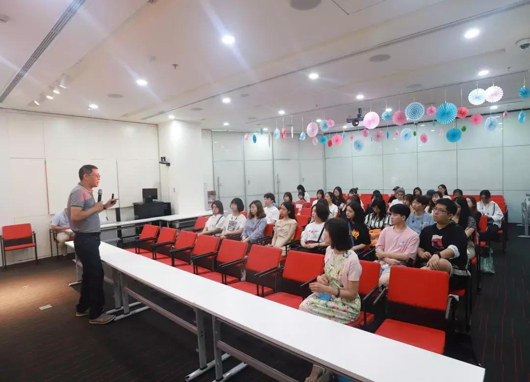 作为广告公司，被一群大学生参观是怎样一种体验？