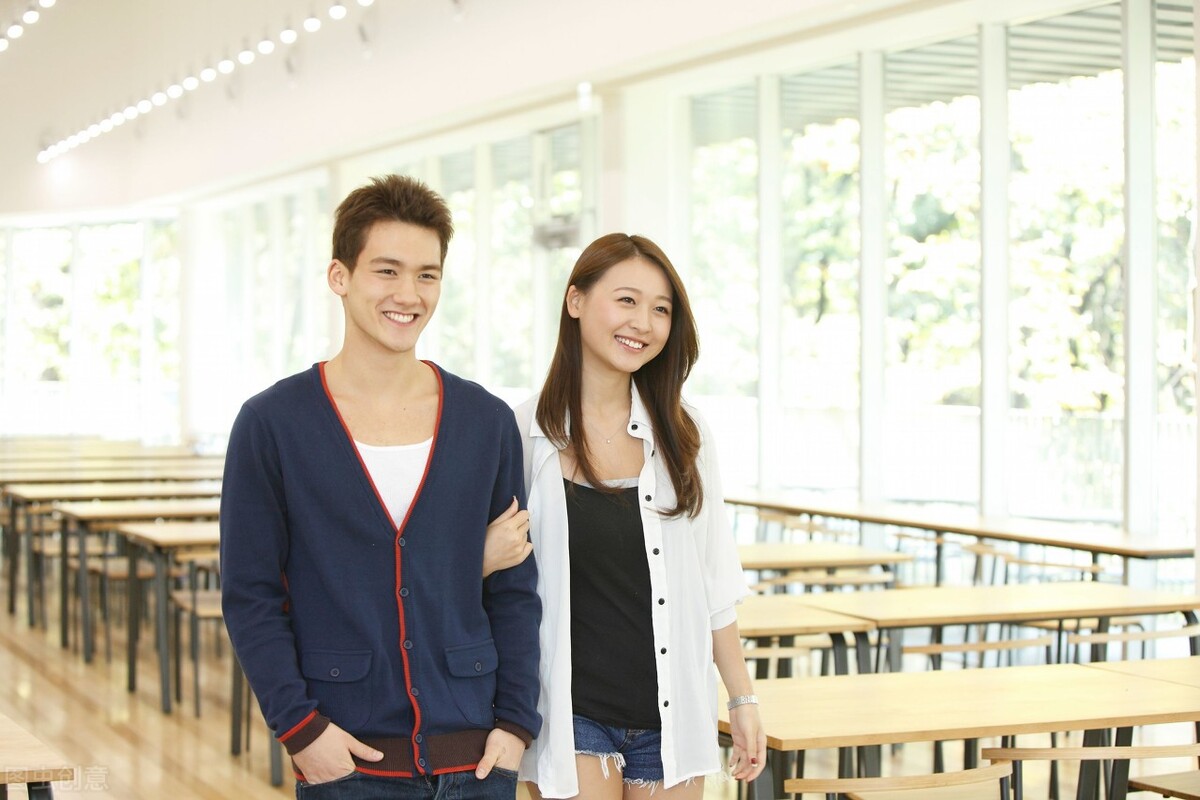 两性相处短暂的几个表现,两性产生爱情的条件