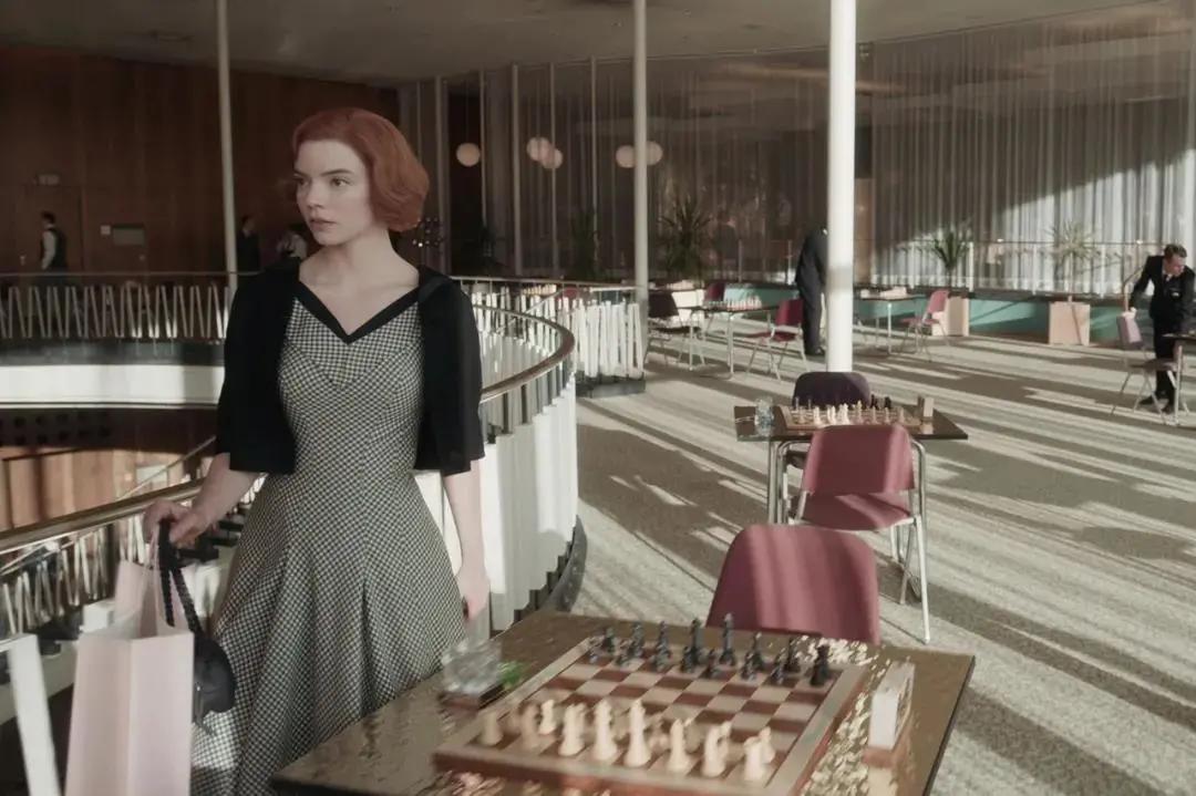 比起《女王的棋局》，女王的衣橱才是经典所在