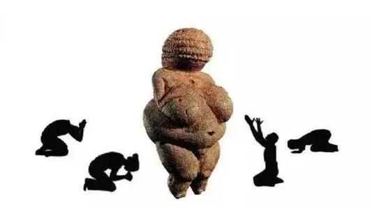 7300年前谜案：姑娘身上18把骨器，会阴处1支骨钉，全身35处伤