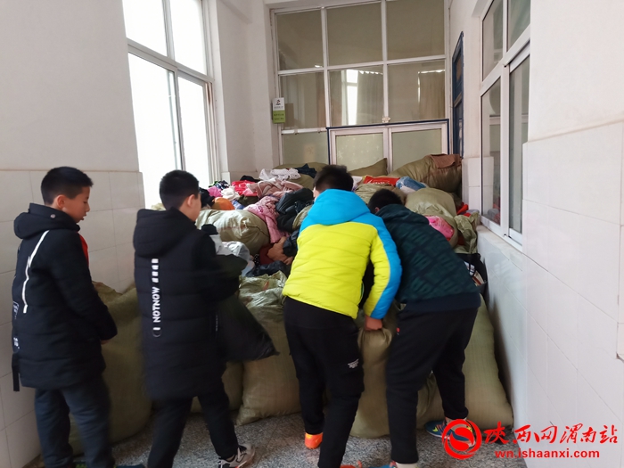 东关小学爱心捐赠活动,学校爱心捐赠公益活动简讯