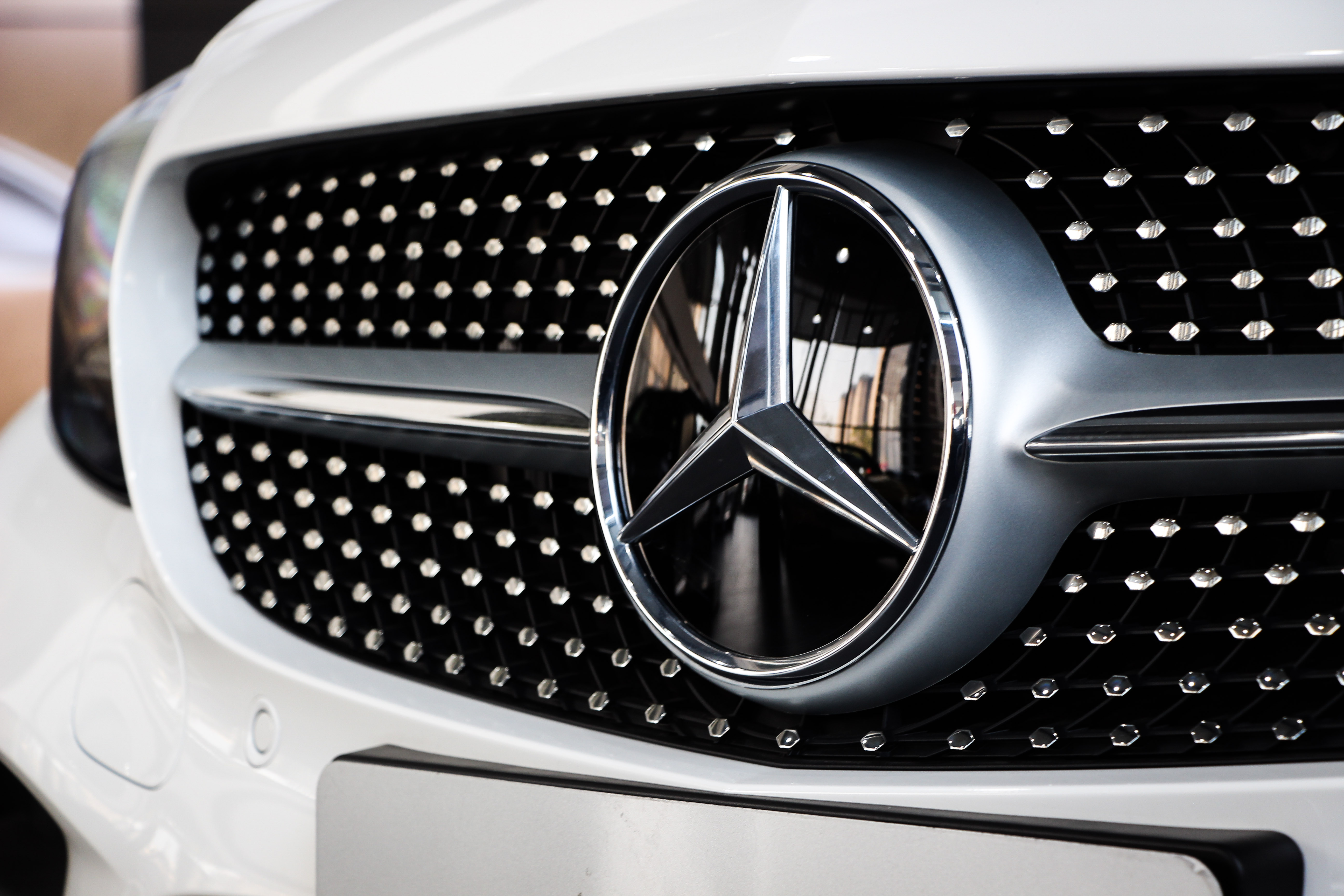 风波后奔驰如何走出困境？我们走访了4S店发现还真不一样了