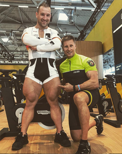 腿围76厘米深蹲300公斤,深蹲300公斤运动员爆发力