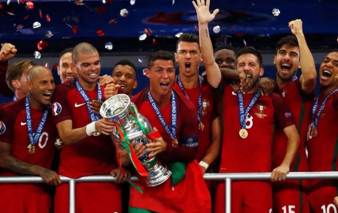 足球传奇的故事,我和足球的故事简短