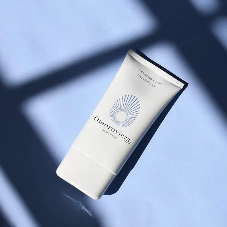 雅诗兰黛和chanel哪个好,雅诗兰黛和香奈儿洗面奶对比