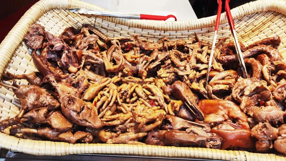 卤味鸡爪店年赚几百万,特色鸡爪创业开店