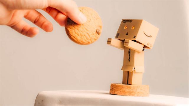 薄情的人三个表现,对你薄情的人不要把对方当朋友