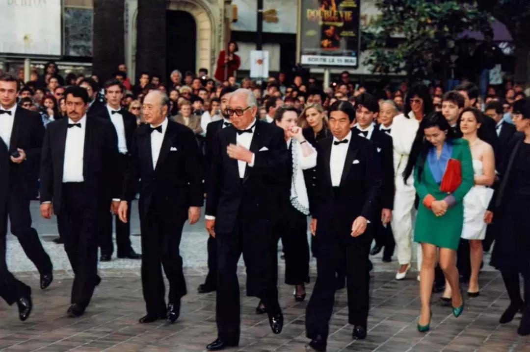 世人说我的爸爸是神，但他就是个普通人