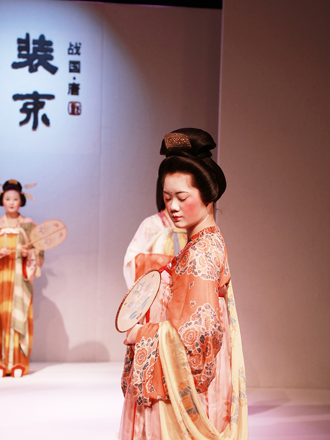 汉服与现代服饰不一样的地方,汉服是现代服装