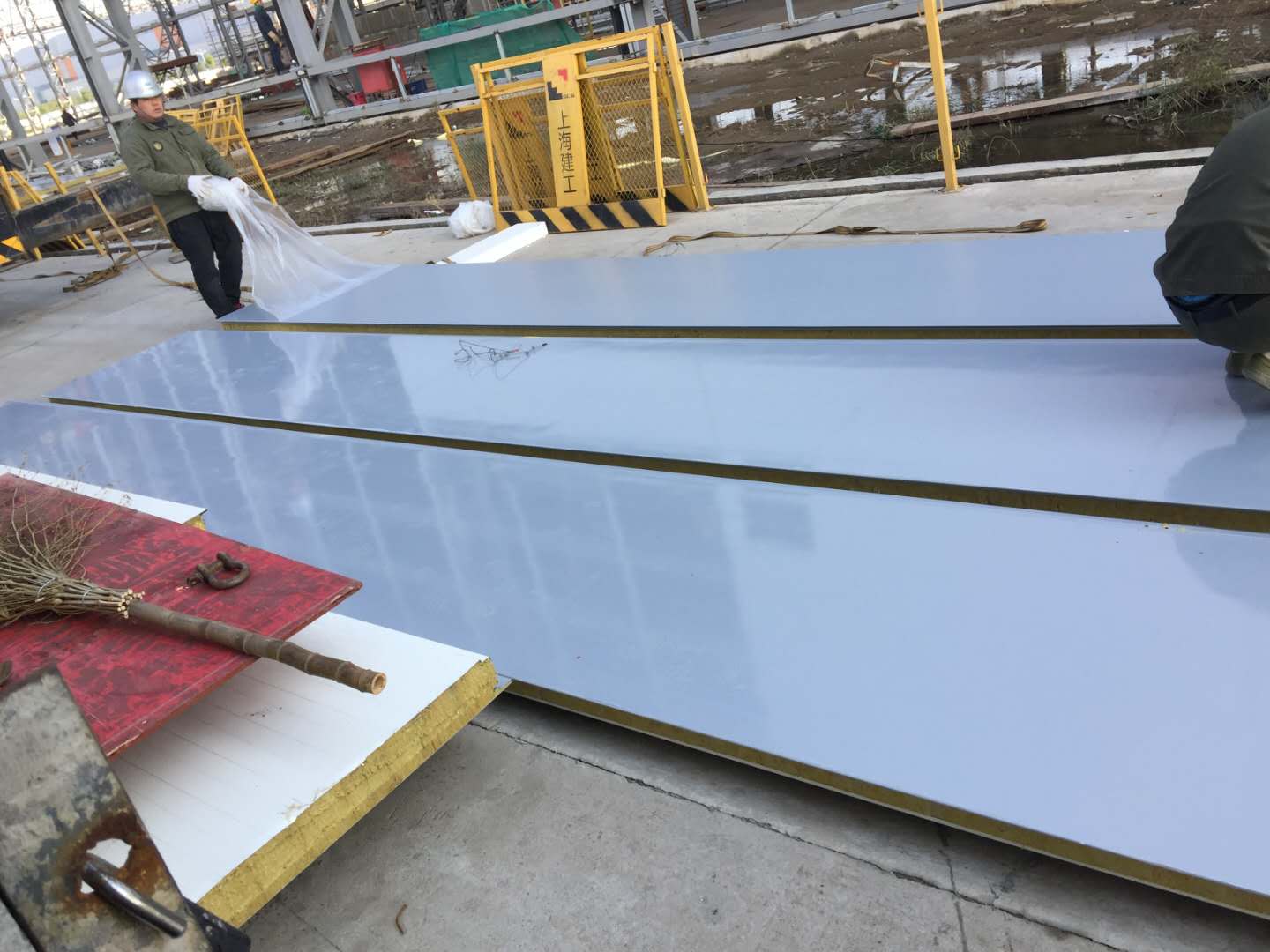 彩钢夹芯板怎么选购,如何选择防火岩棉夹芯板工厂