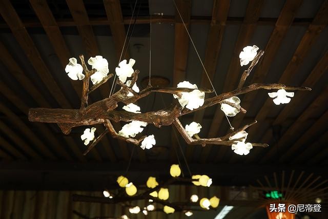 新房装修灯具网上买靠谱吗,灯具是网购还是实体店合适呀