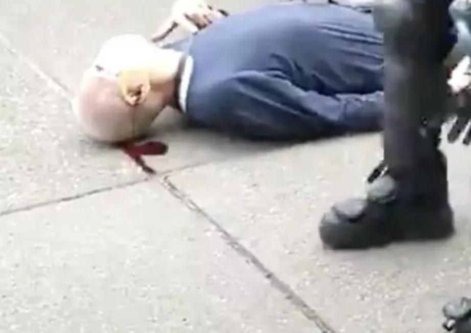 西边的灯塔就要熄灭了