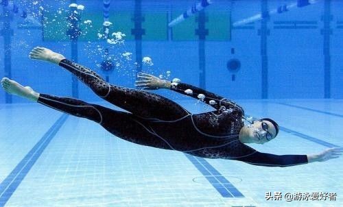 篮球运动员剃腋毛吗,为什么游泳运动员要剪短发