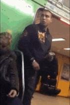 终于下班了搞笑gif图片,搞笑gif上班的时候打瞌睡尴尬了吧