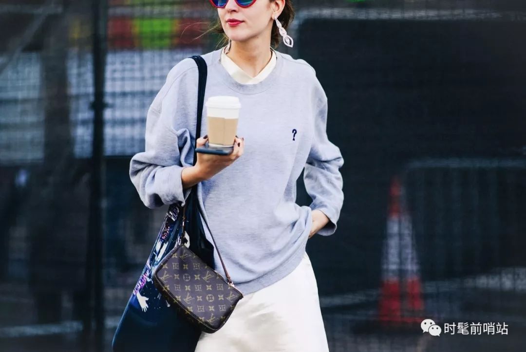 lv老花三合一都是一个颜色吗,lv第三代腕表价格