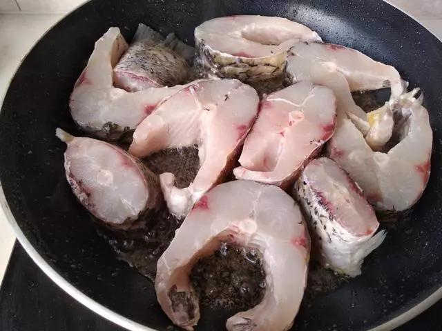 炖鱼需要放什么材料好吃不腥,清炖鱼怎么炖才能没有腥味儿