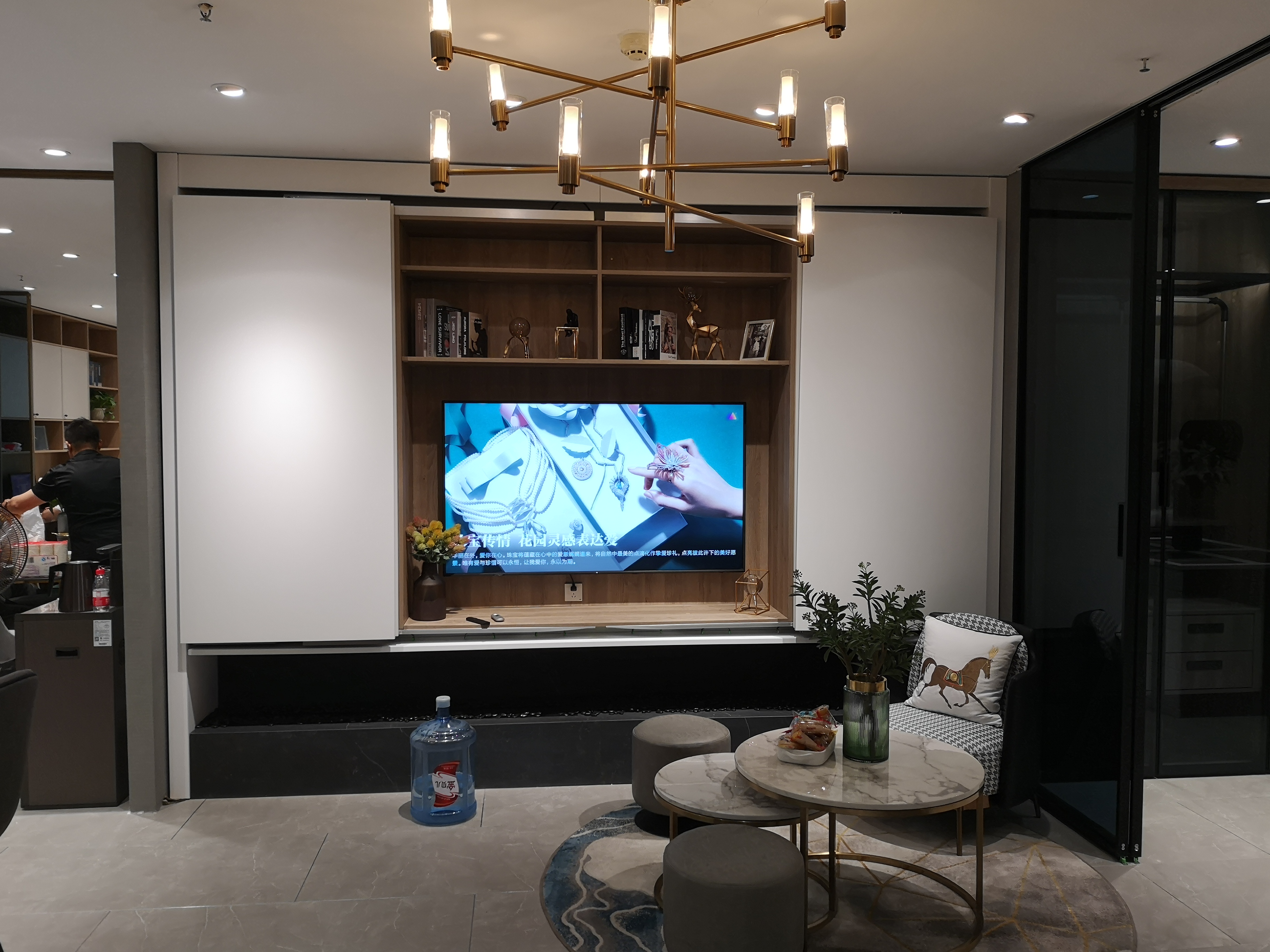 客厅装的吸顶灯价格贵吗,客厅装什么吸顶灯亮度好