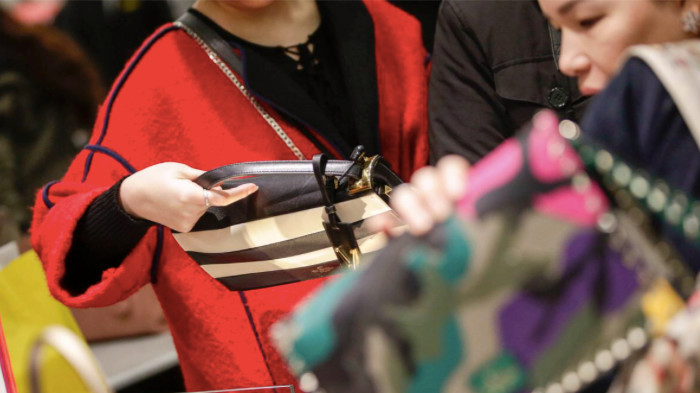 外籍留学生涉嫌洗钱被依法逮捕,八名大学生洗钱被抓