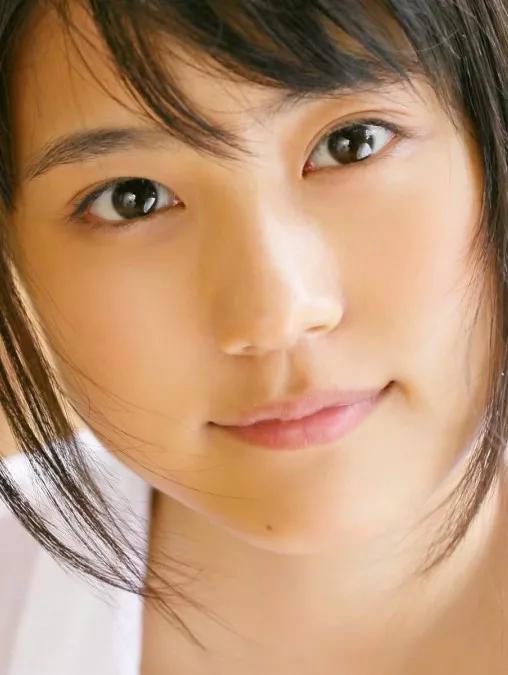 大脸女孩如何显脸小,大脸妹子必学的瘦脸诀窍