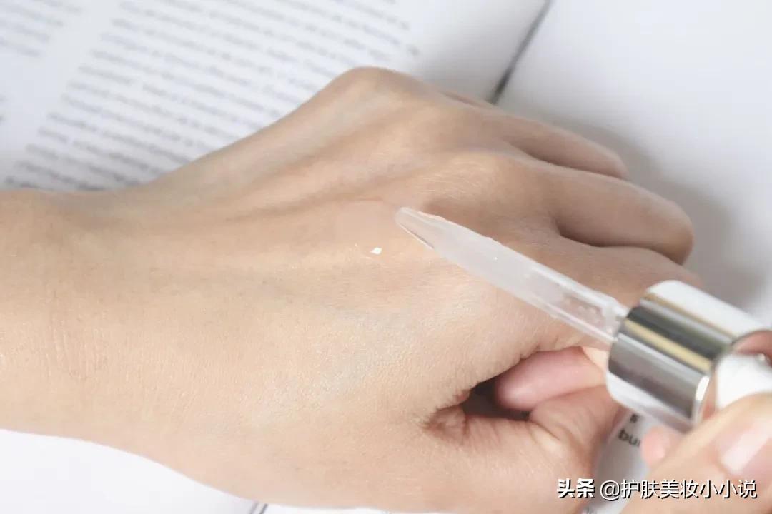 脸上有斑该怎么选护肤品呢,干性皮肤长斑的护肤步骤