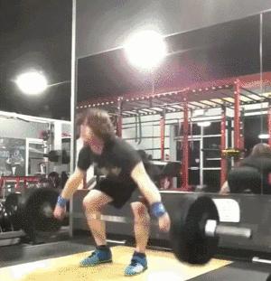 跪了！朋友圈疯传新手上健身房的动图：健身先健脑，千万别瞎搞啊