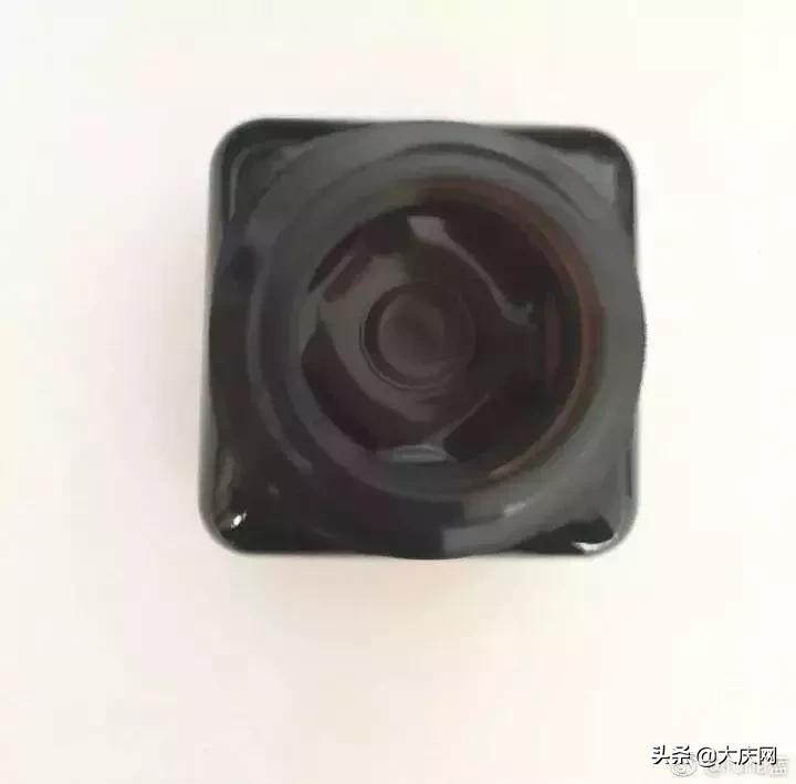 10年不褪色的lv包是真的吗,新买的lv包包褪色可以退吗