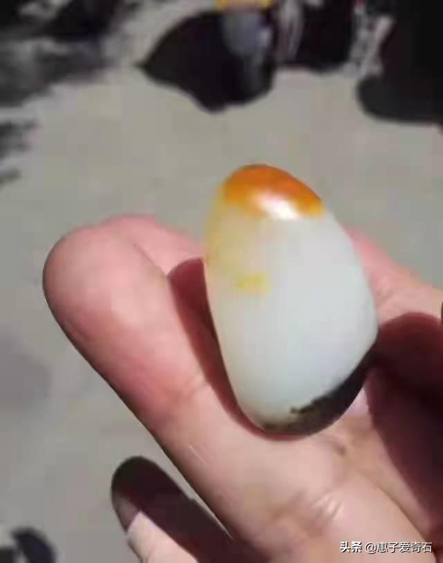 疆内观赏石,高价成交顶级带洞奇石