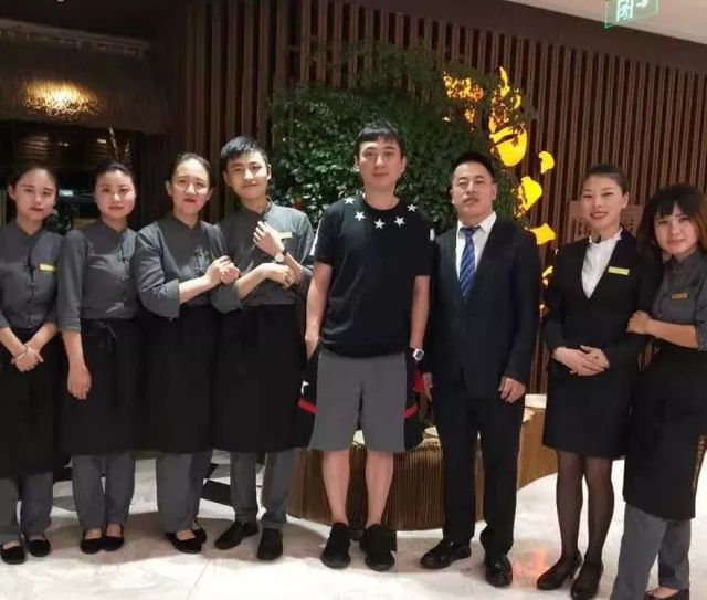 王思聪在杭州打卡的日料店,王思聪总是打卡的烤串店