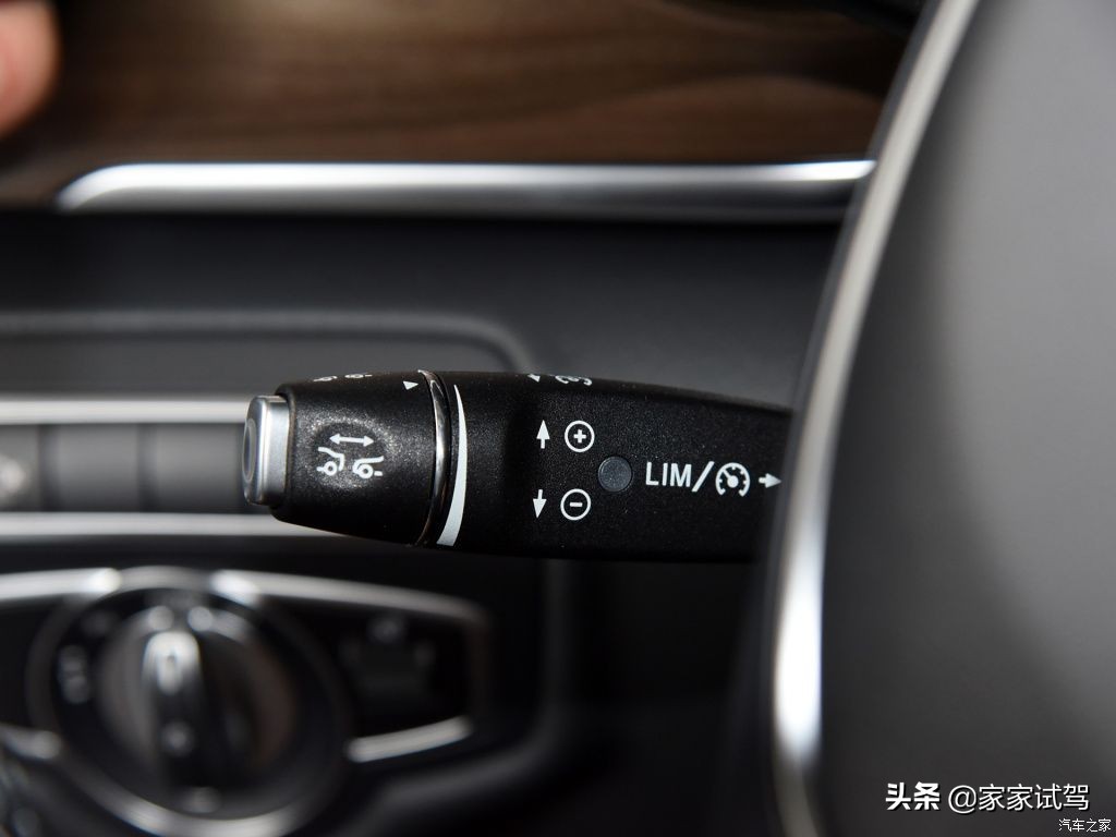 有通吃本事的新款别克gl8,别克gl8和奔驰v级怎么选