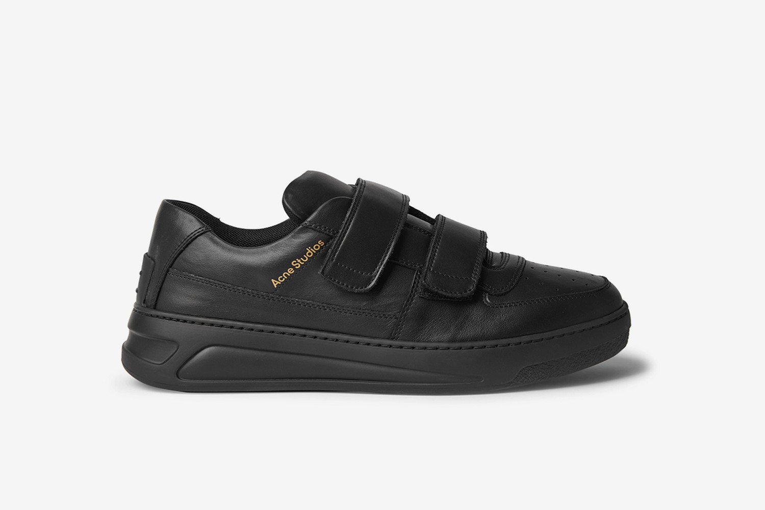 行走鞋柜男生运动鞋,满鞋柜的运动鞋