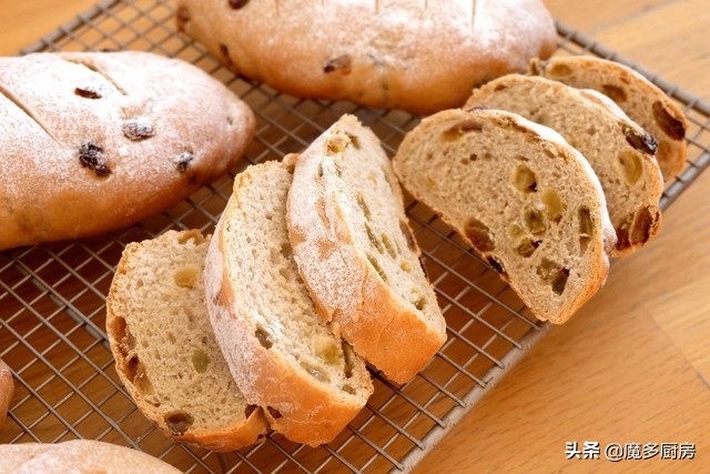 全麦葡萄干面包,抹茶全麦葡萄干面包