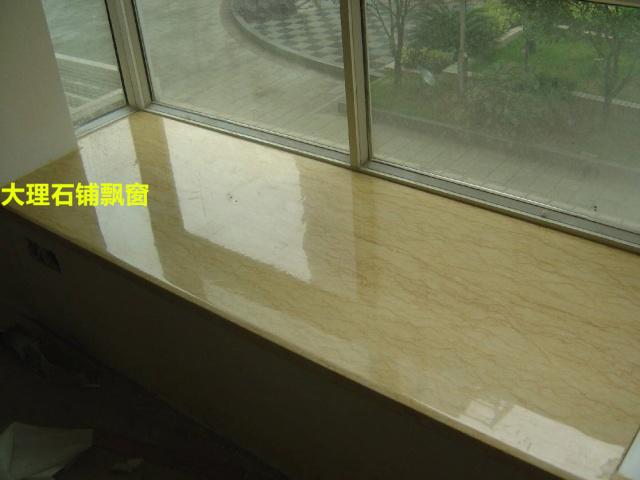 老公把“剩地板”装飘窗，一下省了千把块，邻居啧啧称赞，真机智