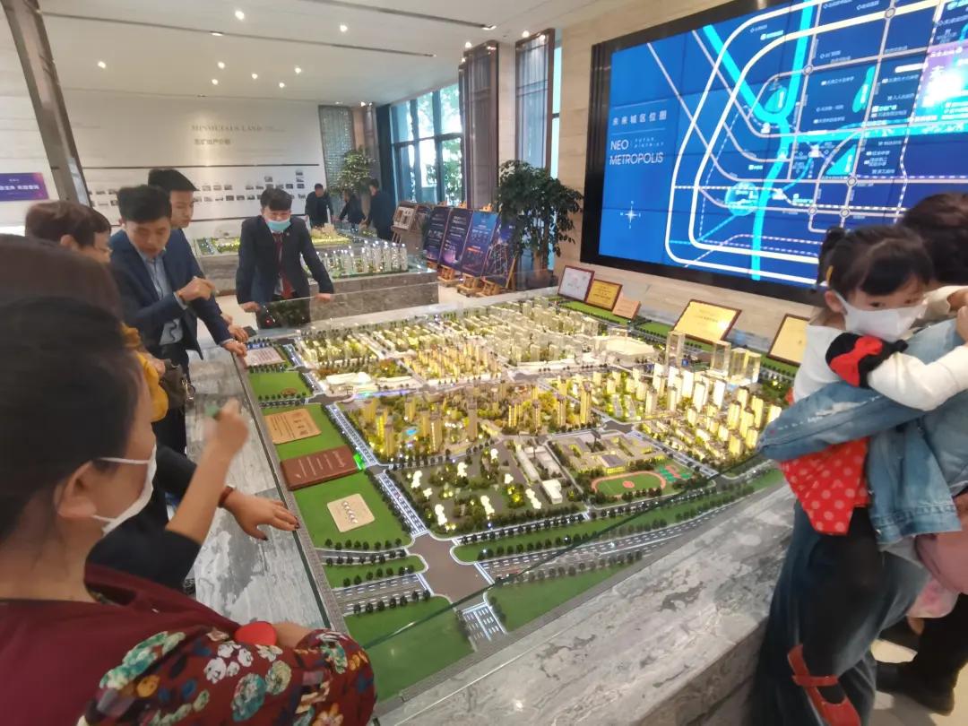 郑州买房降价送车位,郑州楼市主城区精装10500送车位