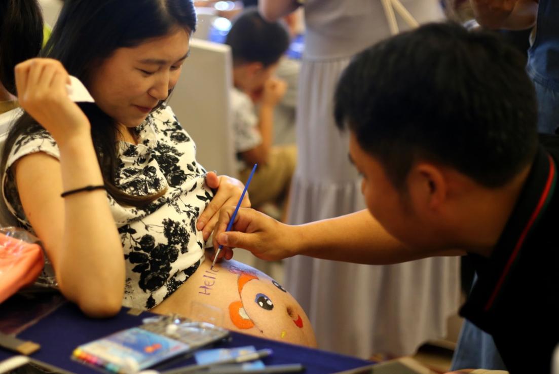 准妈妈孕期肚皮上为什么会长毛？老人说怀的男宝，真的是这样吗？