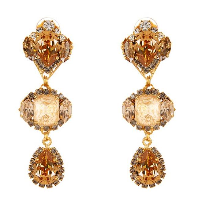 英女王卖东西,英女王90岁