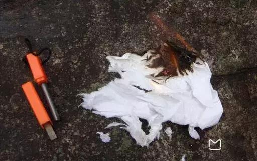 那些没甩脸上的姨妈巾被偷偷的塞进了男生的那里？